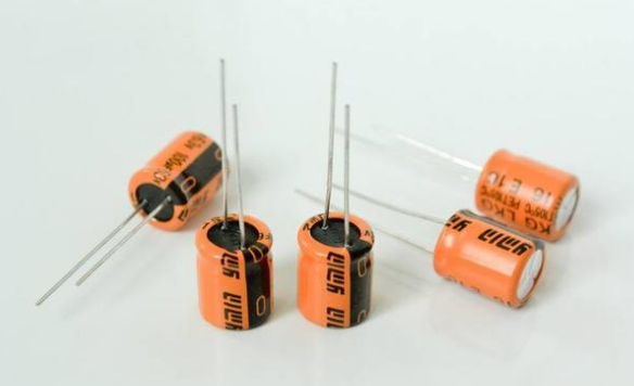 「NIPPON CHEMI-CON」電解電容極性接錯會爆炸，如何避免？